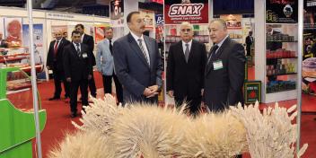 Ilham Aliyev toured the 3rd international exhibition “Caspian Agro – 2010”