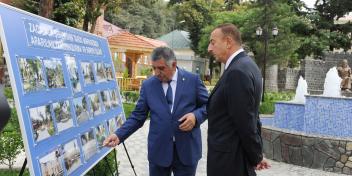 İlham Əliyev Zaqatala şəhərinin tarixi mərkəzinin yenidənqurma və bərpadan sonrakı vəziyyəti ilə tanış olmuşdur