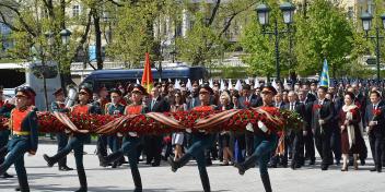 İlham Əliyev Moskvada Qələbənin 70 illiyi münasibətilə keçirilən bayram tədbirlərində iştirak edib