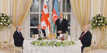 Ilham Aliyev hosted an official reception in honor of President of Georgia Giorgi Margvelashvili