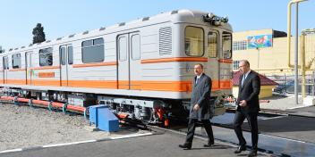 Ilham Aliyev reviewed newly-delivered metro trains