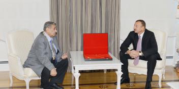 Ilham Aliyev presented the “Heydar Aliyev” order to people’s artist Arif Malikov