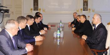 Ilham Aliyev received a delegation led by Deputy Prime Minister of the Russian Federation Aleksandr Khloponin