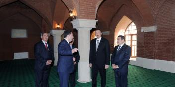 Ilham Aliyev reviewed the Juma Mosque in Salyan after major repairs and reconstruction