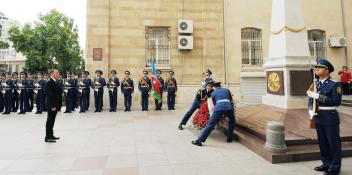 Ilham Aliyev visited a memorial in honor of the Azerbaijan Democratic Republic