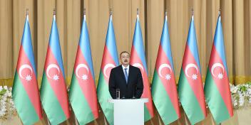 Ilham Aliyev attended an official reception on the occasion of the Republic Day