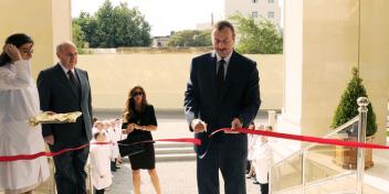 İlham Əliyev Azərbaycan Tibb Universitetinin tədris-terapevtik klinikasının açılışında iştirak etmişdir