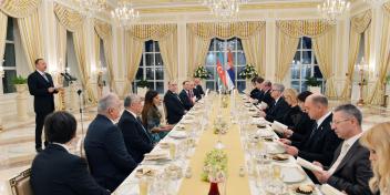 Ilham Aliyev hosted an official reception in honor of President of the Republic of Serbia Tomislav Nikolic