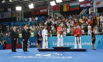 Birinci Avropa Oyunlarının çempionu Firdovsi Fərzəliyevə qızıl medalı İlham Əliyev təqdim edib