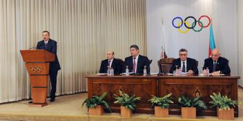 Ilham Aliyev took part in a ceremony at the National Olympic Committee to award sportsmen and coaches