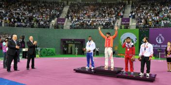 Ilham Aliyev presented the gold medal to the First European Games champion Toghrul Asgarov