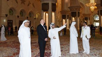 Ilham Aliyev visited Sheikh Zayed Mosque in Abu Dhabi