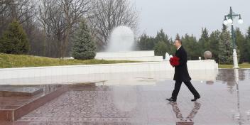 Ilham Aliyev visited statue of national leader Heydar Aliyev in Tovuz