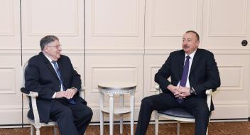 Ilham Aliyev met with the former Governor of the US State of New Hampshire