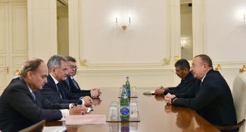 Ilham Aliyev received delegation led by Russian Defence Minister