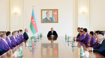 Ilham Aliyev met with athletes who competed in 15th Summer Paralympic Games