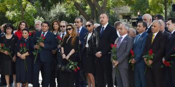 Ilham Aliyev unveiled monument to world-renowned singer Rashid Behbudov