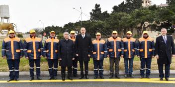 İlham Əliyev Bakının Suraxanı rayonunda Zığ-Əmircan-Yeni Suraxanı avtomobil yolunun 5 kilometrlik hissəsinin əsaslı yenidənqurmadan sonra açılışında iştirak edib