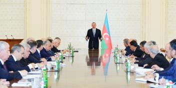 Ilham Aliyev chaired meeting of Cabinet of Ministers dedicated to results of socioeconomic development of 2016 and objectives for future