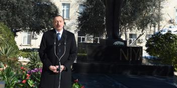 İlham Əliyev görkəmli dirijor, maestro Niyazinin Bakıda abidəsinin açılış mərasimində iştirak edib