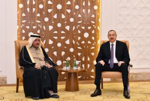 İlham Əliyev Dohada “Al Faisal Holding” şirkətinin rəhbəri və Qətər İş Adamları Assosiasiyasının sədri ilə görüşüb