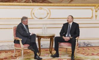 Ilham Aliyev met with Senior Executive Vice President of Thales International in Paris