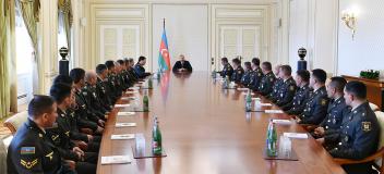 Ilham Aliyev received group of servicemen on anniversary of April victories of Azerbaijani army