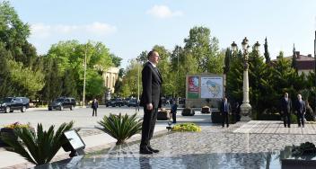 Ilham Aliyev visited statue of national leader Heydar Aliyev in Yevlakh