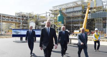 Ilham Aliyev viewed construction progress at carbamide plant in Sumgayit