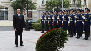 Ilham Aliyev visited memorial in honor of Azerbaijan Democratic Republic