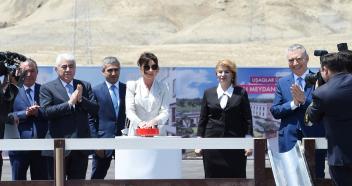 Первый вице-президент Мехрибан Алиева приняла участие в церемонии посвященной закладки фундамента жилого комплекса для семей вынужденных переселенцев