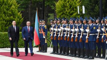 Official welcoming ceremony held for Moldovan president