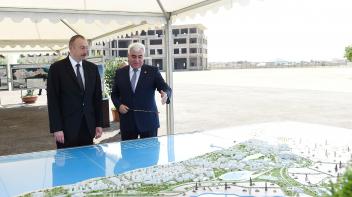 Ilham Aliyev viewed plans of works to be done in the center of Pirallahi