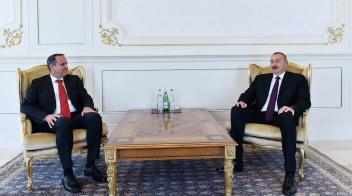 Ilham Aliyev received credentials of incoming Hungarian ambassador