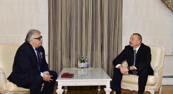 Ilham Aliyev presented "Istiglal" Order to People's Artist Farhad Badalbayli