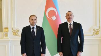 Ilham Aliyev received credentials of incoming ambassador of Bosnia and Herzegovina