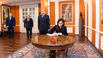 Первый вице-президент Мехрибан Алиева посетила посольство России в Азербайджане, выразила соболезнование в связи с погибшими в результате пожара в Кемерово