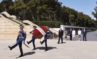 Ilham Aliyev paid tribute to Azerbaijani martyrs