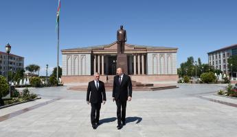 Ilham Aliyev visited statue of national leader Heydar Aliyev in Nakhchivan