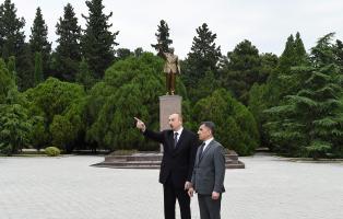 Ilham Aliyev visited statue of national leader Heydar Aliyev in Naftalan