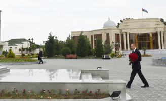 Ilham Aliyev visited statue of national leader Heydar Aliyev in Goranboy