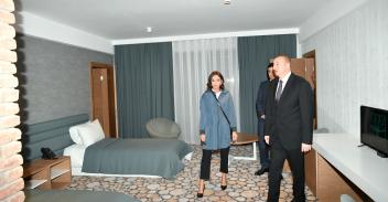 İlham Əliyev Qax şəhərində “Ulu Yurd” Məhdud Məsuliyyətli Cəmiyyətinin “Yurd Hotel” mehmanxanasının açılışında iştirak edib