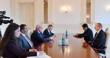 Ильхам Алиев принял делегацию во главе с министром иностранных дел Палестины