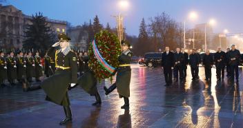 Ilham Aliyev visited Victory Square in Minsk