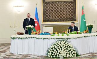 Turkmen President Gurbanguly Berdimuhamedov hosted official dinner in honor of Azerbaijani President Ilham Aliyev