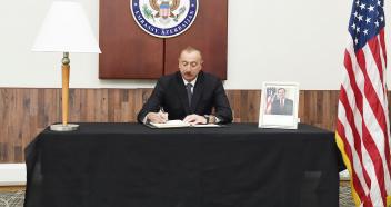 Ильхам Алиев посетил посольство Соединенных Штатов Америки в нашей стране
