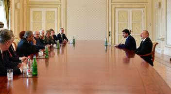 Ilham Aliyev received members of Board of Trustees of Nizami Ganjavi International Center