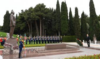 Ilham Aliyev visited grave of national leader Heydar Aliyev