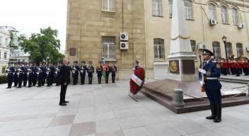 Ilham Aliyev visited monument to Azerbaijan Democratic Republic