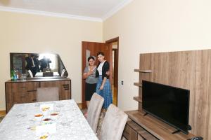 Первый вице-президент Мехрибан Алиева ознакомилась с условиями, созданными в доме, построенном на месте дома, пришедшего в аварийное состояние в результате землетрясения в Шамахе